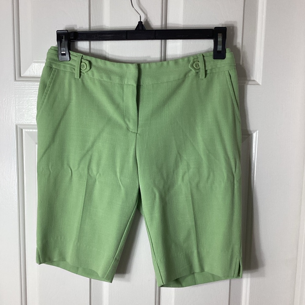Courtenay Light Green Women's Bermudas